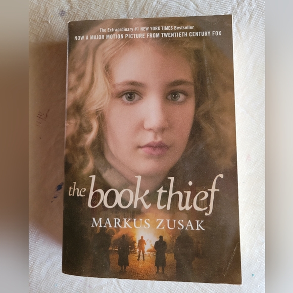 The Book Thief by Markus Zusak Paperback - Picture 1 of 2